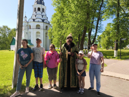 В старинный дом гостить идем 