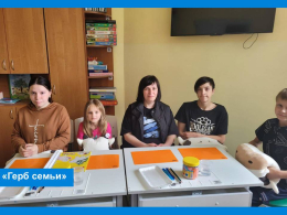 В рамках регионального Дня многодетной семьи прошёл мастер-класс с виновниками торжества по теме: «Герб семьи». 