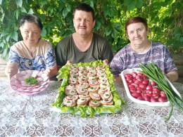 ЗЕЛЕНЬ С ГРЯДКИ...