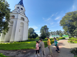                                    По памятным местам.