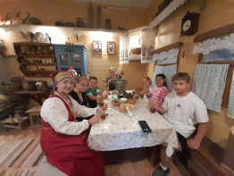  Один день в горнице