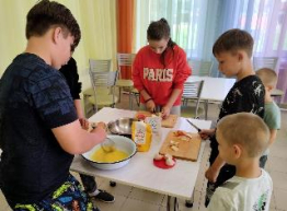 В этот день мир преображается,  становится светлее и радостнее