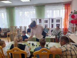 Семейная арт-встреча  с социальным психологом  для детей и родителей
