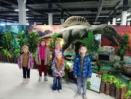 Мир динозавров и пауков