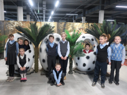 "Мир древних гигантов и маленьких охотников"