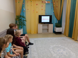 В рамках мероприятий, посвященных 80-летию Победы в Великой Отечественной войне, воспитанники стационарного отделения для несовершеннолетних села Сеславское продолжили знакомство с героическим прошлым нашей страны через просмотр документальных фильмов