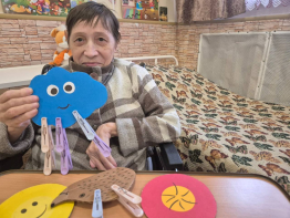 Ловкие пальчики: как мелкая моторика открывает мир для маломобильных проживающих.