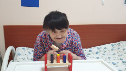 Координация и моторика: занятие с сортером