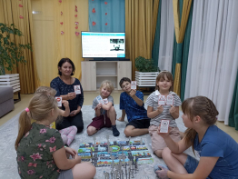 В третье воскресенье ноября, когда мир склоняет голову в память о тех, кто стал жертвой дорожных трагедий, мы вновь обращаем внимание на важность безопасности на дорогах. В 2025 году эта скорбная дата приходится на 16 ноября.