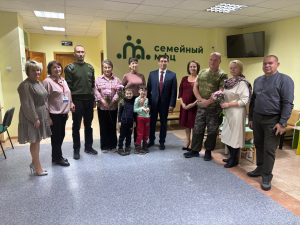 В г. Радужный 07.11.2025 г. на базе Семейного многофункционального центра проведена встреча с участниками СВО и членами их семей.