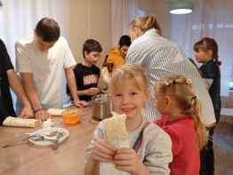 Воспитанники стационарного отделения КЦСОН Суздальского района отправились в НКО «Здоровое поколение» с целью социализации и адаптации