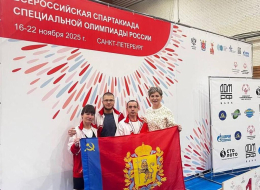 «Победа на Всероссийской Спартакиаде по пауэрлифтингу: Анна Баранова и Андрей Голяков в Санкт-Петербурге»