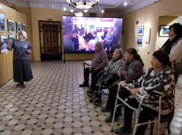 Получатели социальных услуг отделения милосердия посетили выставочный зал Гороховецкого историко-архитектурного музея 
