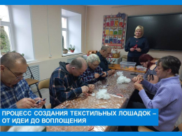 Веселая карусель с лошадками