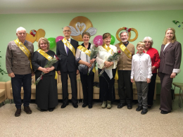 В минувшую пятницу в отделении дневного пребывания «Активное долголетие» поздравляли семейные пары, которые в этом году отметили свою золотою свадьбу.