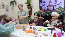 Цветные истории в помпонах