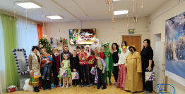 В некотором царстве, в волшебном государстве.