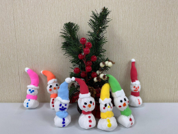 Снежная сказка своими руками: мастер-класс по созданию ватных снеговиков! 