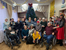Новогоднее чудо в доме социального обслуживания: "Баба Яга не против!" 