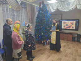 Светлый день Рождества и сладкие подарки от отца Максима! 