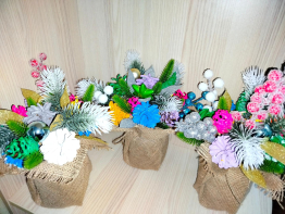 Увлекательный мастер-класс по изготовлению новогодних композиций.