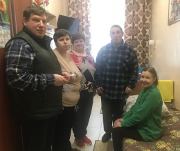 «День рождения в кругу друзей: традиция заботы и внимания»