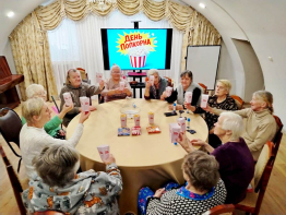 Всех любителей попкорна поздравляем с Всемирным днём попкорна, отмечаемым 22 января!