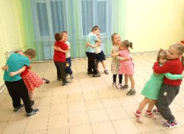 Международный день объятий