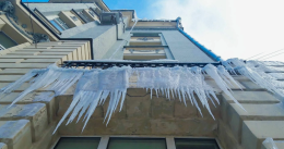 ОСТОРОЖНО! ВОЗМОЖНО ПАДЕНИЕ СОСУЛЕК И СХОД СНЕГА