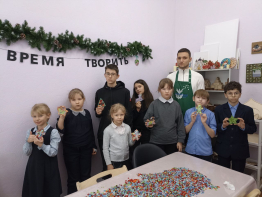 Окунулись в мир цветного стекла. 