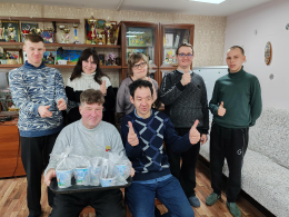 У ребят социально-реабилитационного отделения состоялась практическая работа - они учились сажать перцы и баклажаны. 