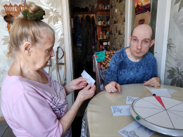 В «Домашнем микро-реабилитационном центре», для Михаила Игонина  и его мамы была проведена адаптированная версия знаменитой интеллектуальной игры «Что? Где? Когда?»