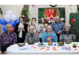 Внуки – дедушкам: с праздником мужества