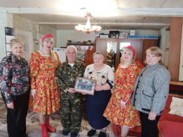 К наступающему празднику Дню Защитника Отечества поздравили ветеранов на дому.