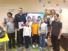 Защитников Родины славим