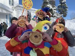 Веселье, песни и угощения!