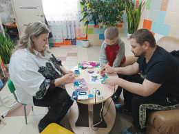 Папы и дети готовят сюрпризы для мам и бабушек