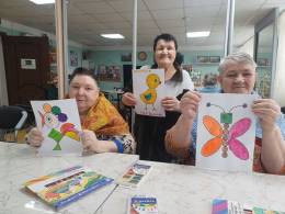 Творческие занятия с маломобильными проживающими.