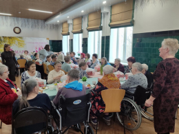 Волонтеры Благотворительного фонда "Все инструменты Добро" окзали финансовую помощь и подарки.