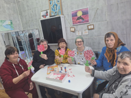 В преддверии весны: яркие тюльпаны расцвели в стенах учреждения! 