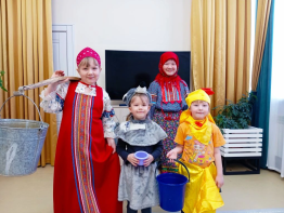 В 2026 году, в Год единства народов России, мы продолжили нашу добрую семейную традицию – чтение сказок детям!