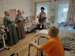 Повсюду музыка звучит