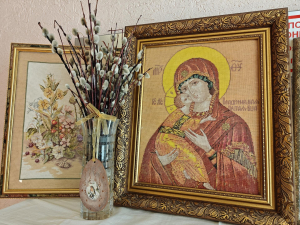 Пасхальные праздничные уголки украсили Дом для ветеранов