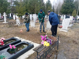 НАВЕСТИЛИ МОГИЛКИ РОДСТВЕННИКОВ