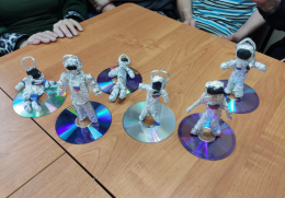 Арт-терапия «Космонавт из фольги»