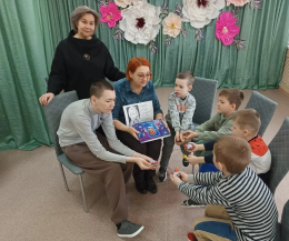 Творческий альбом о Юрии Гагарине: встреча в Центре