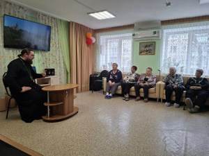 В отделении дневного пребывания «Активное долголетие» состоялась встреча с настоятелем храма во имя святого мученика Иоанна Воина отцом Павлом Андреевым. 