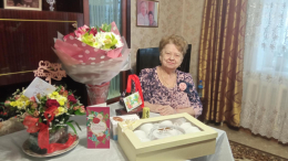 Поздравление с юбилеем ветерана труда Людмилы Васильевны Трусовой