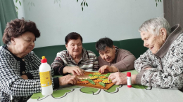 Поделка из тыквенных семечек "Букет"