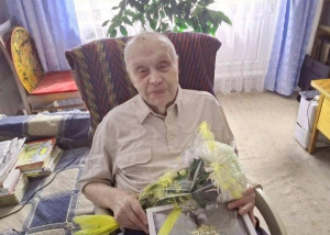 Министр социальной защиты населения поздравила 100 - летнего юбиляра